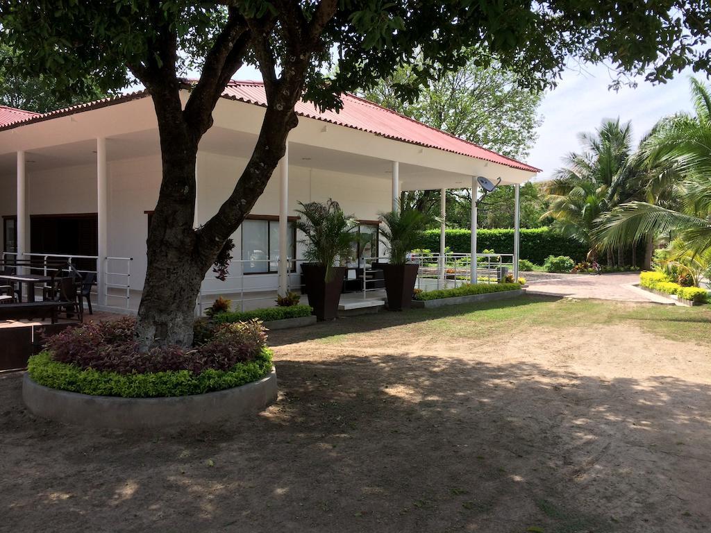 Arizona Ranch Hotel Girardot Exterior foto